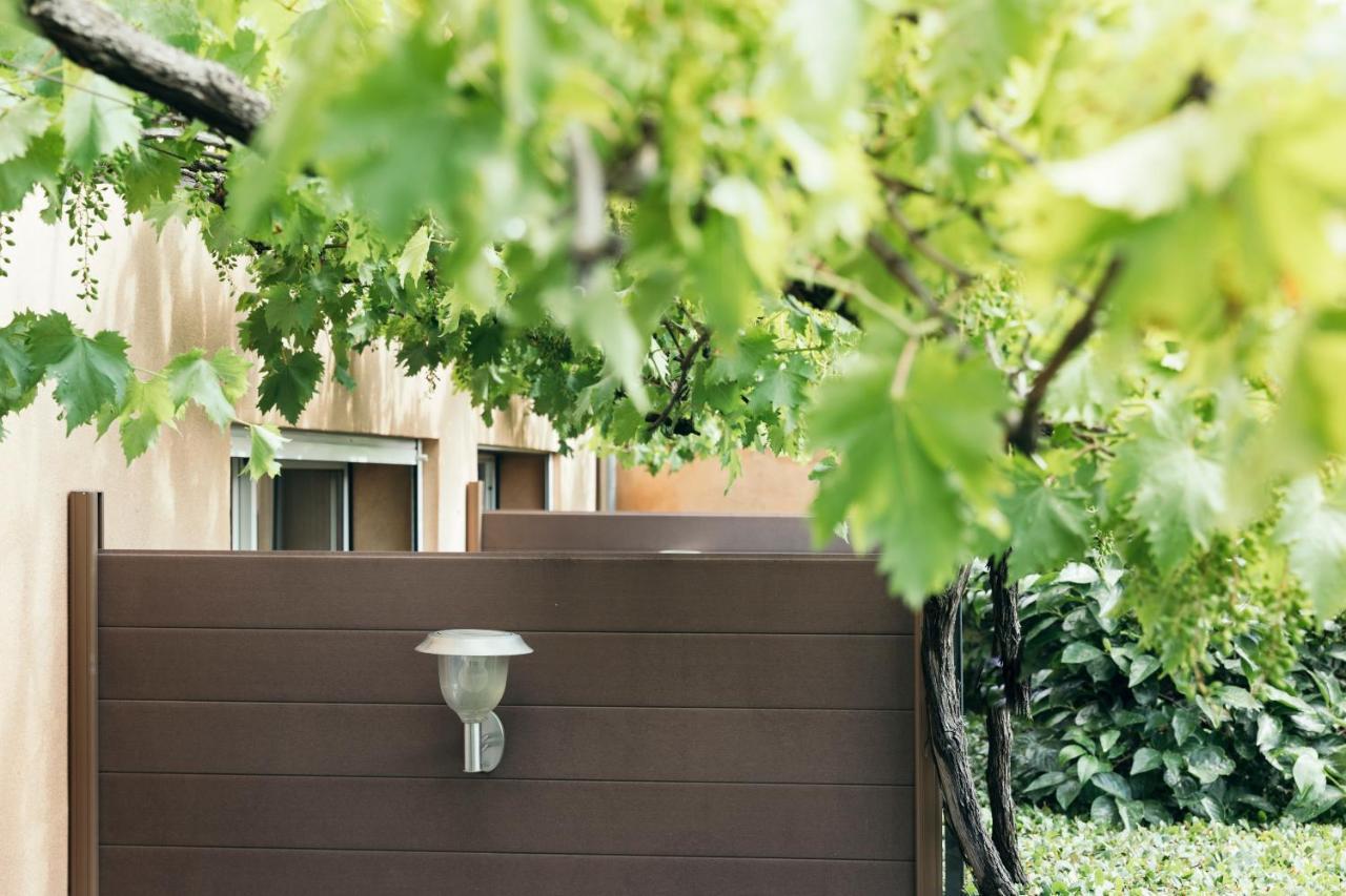 Le Carre D'Alethius Logis Hotel Restaurant Charmes-sur-Rhone ภายนอก รูปภาพ