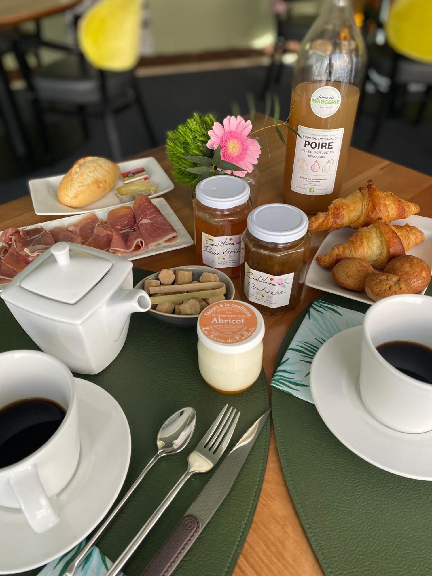 Le Carre D'Alethius Logis Hotel Restaurant Charmes-sur-Rhone ภายนอก รูปภาพ