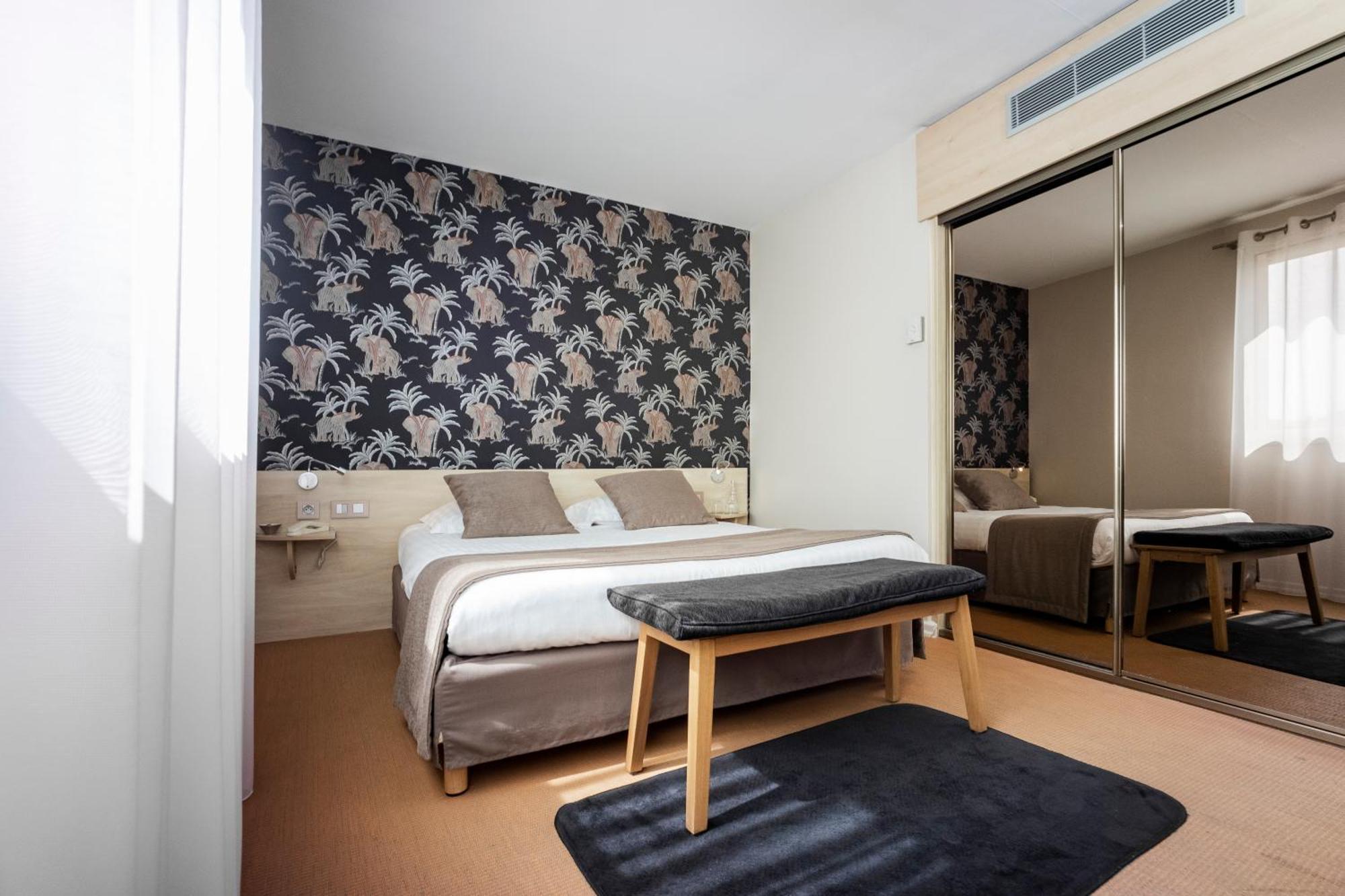 Le Carre D'Alethius Logis Hotel Restaurant Charmes-sur-Rhone ภายนอก รูปภาพ