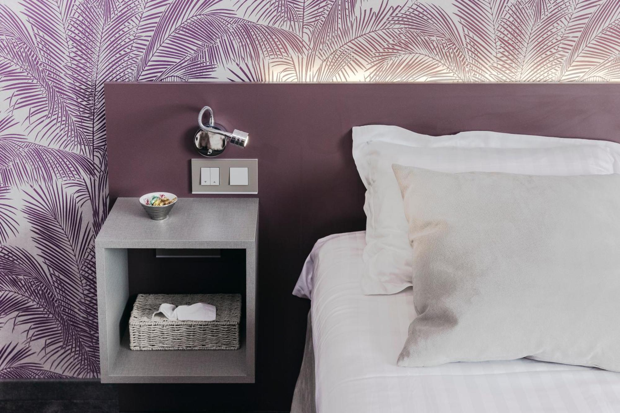 Le Carre D'Alethius Logis Hotel Restaurant Charmes-sur-Rhone ภายนอก รูปภาพ
