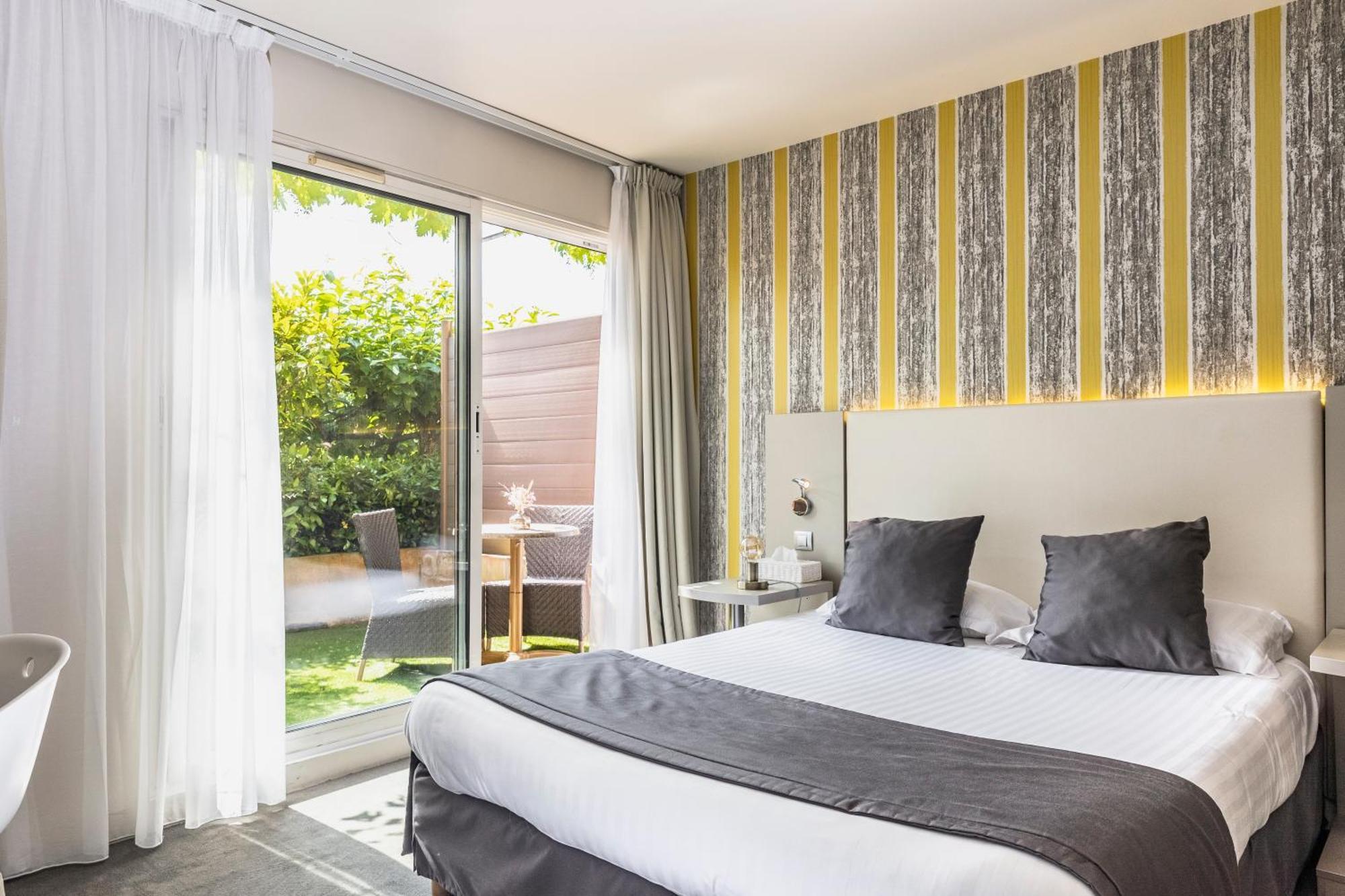 Le Carre D'Alethius Logis Hotel Restaurant Charmes-sur-Rhone ภายนอก รูปภาพ