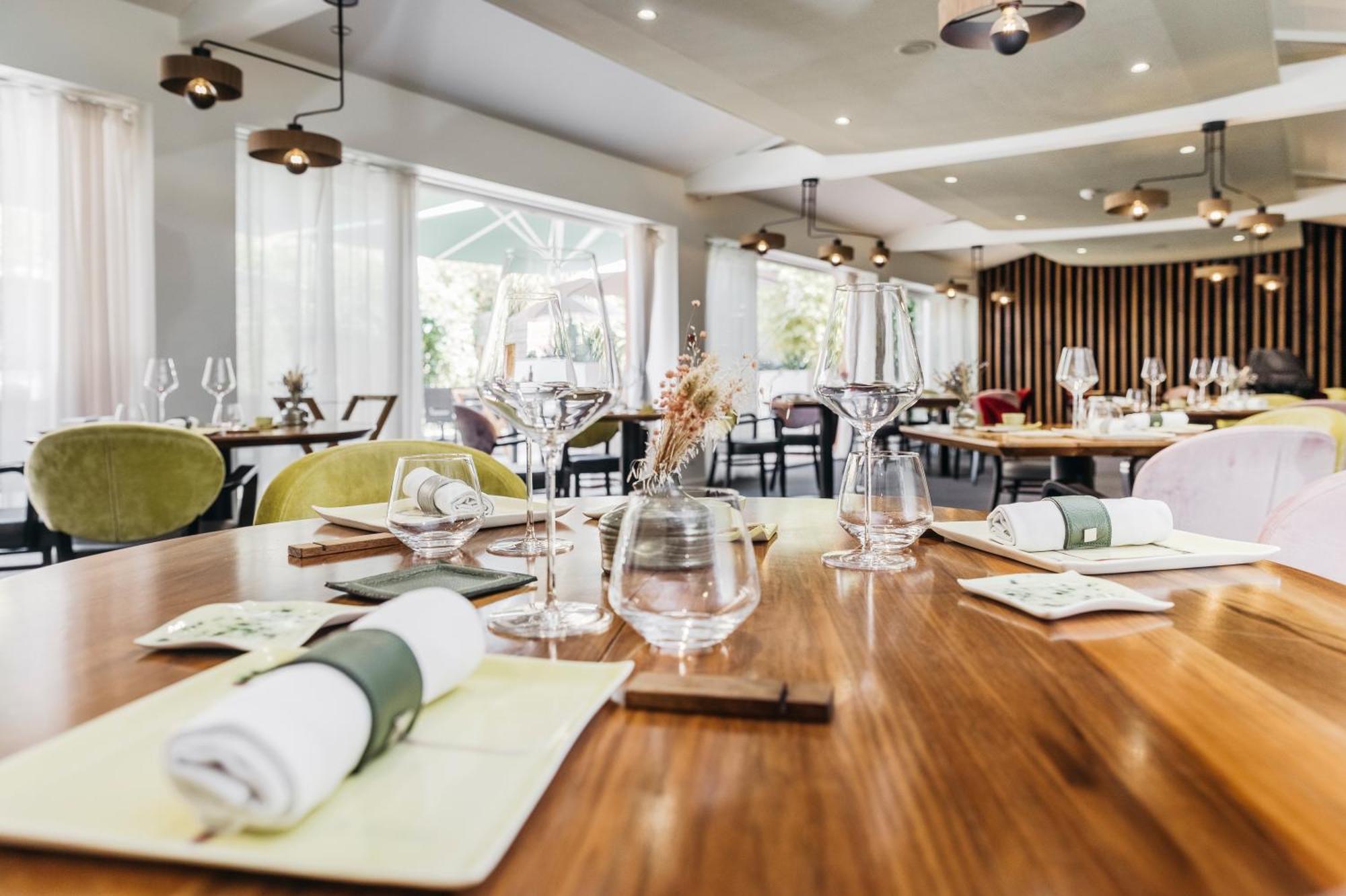 Le Carre D'Alethius Logis Hotel Restaurant Charmes-sur-Rhone ภายนอก รูปภาพ