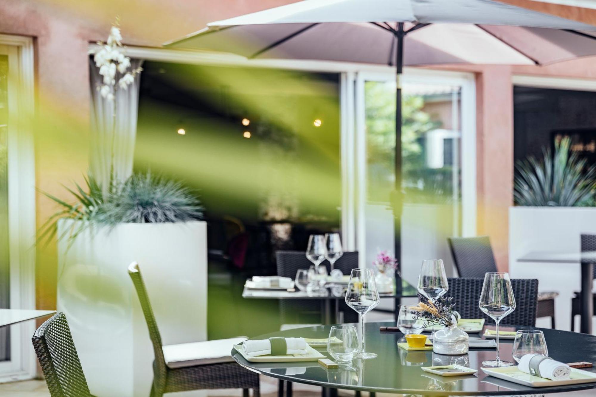 Le Carre D'Alethius Logis Hotel Restaurant Charmes-sur-Rhone ภายนอก รูปภาพ