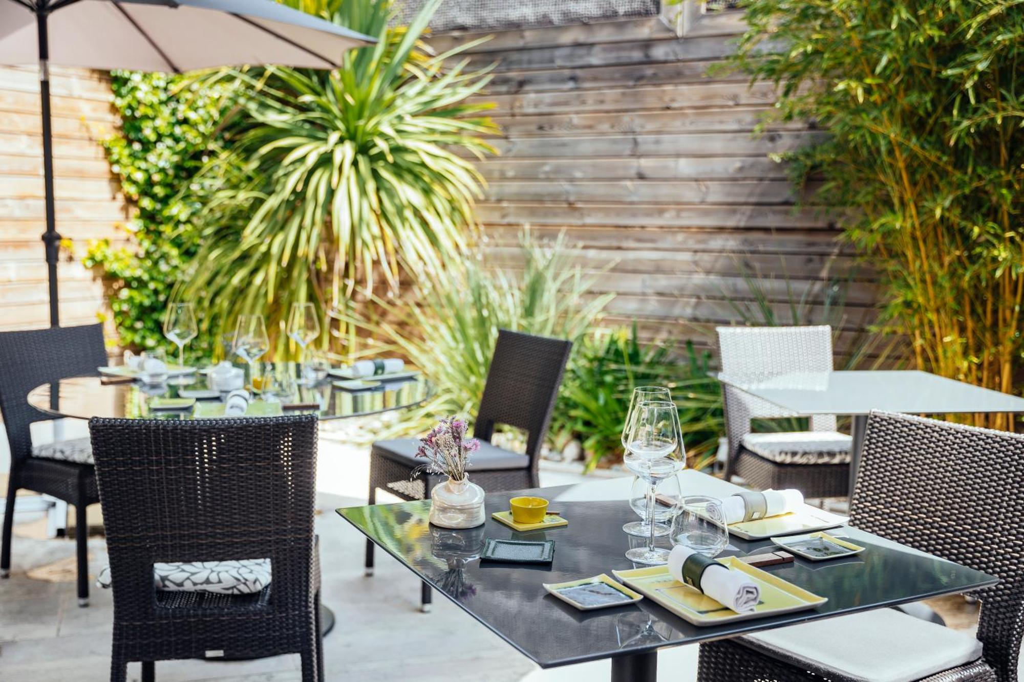 Le Carre D'Alethius Logis Hotel Restaurant Charmes-sur-Rhone ภายนอก รูปภาพ